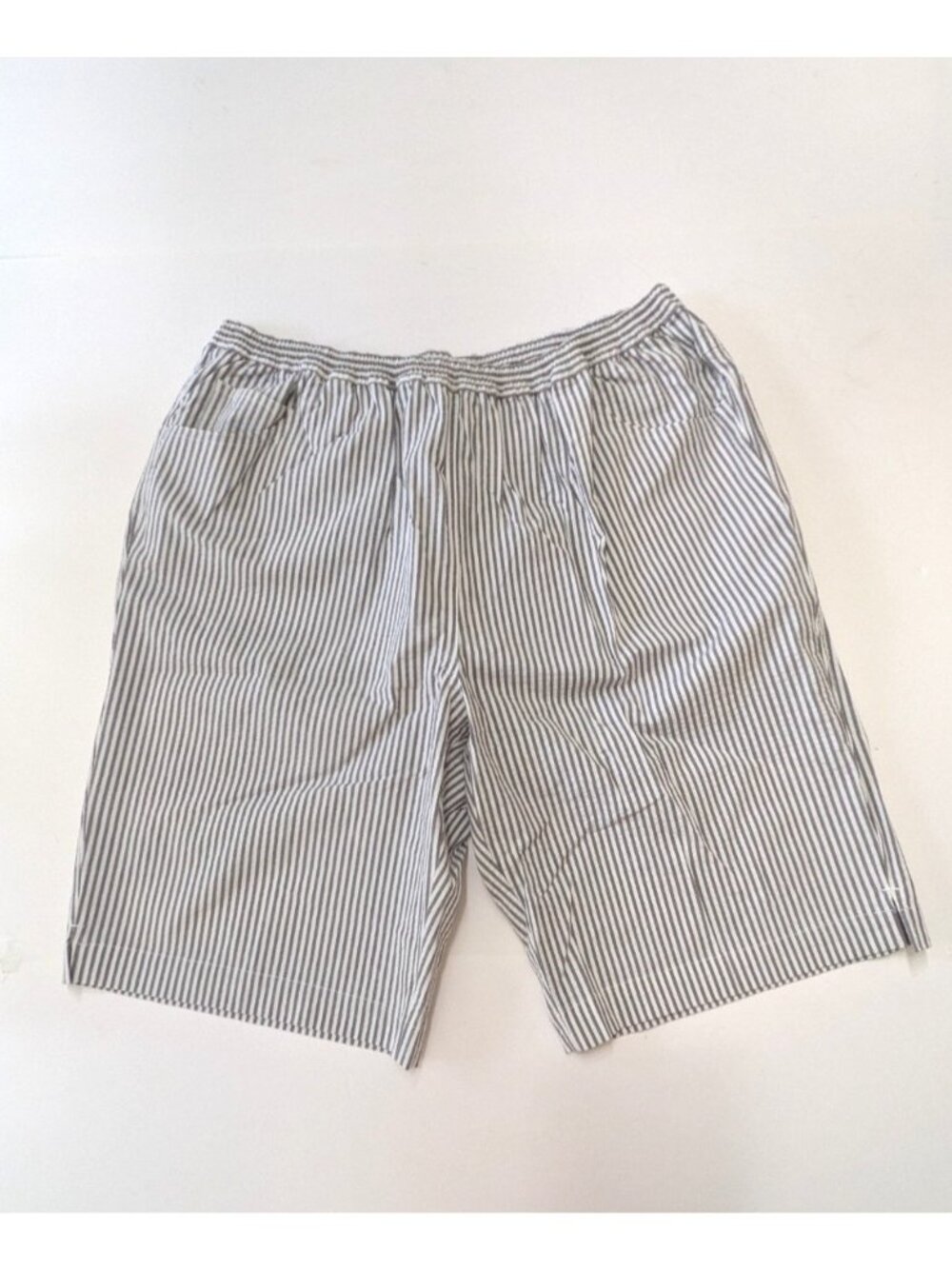 Quacker Factory Seersucker Shorts Womens 1X Grey White Stripes Pockets